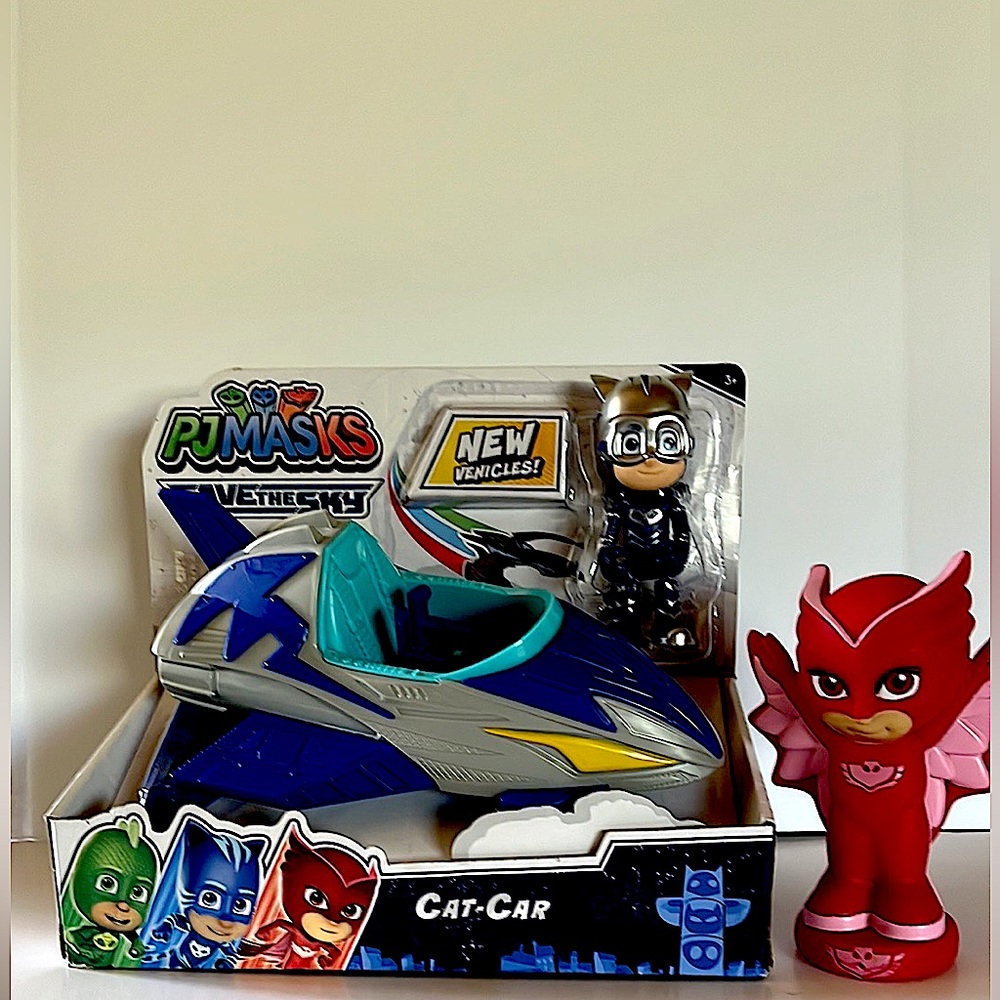 PJ Masks Car Plus, Save The Sky Cat-Boy.  Includes a 5 Inch PJ Masks Character.